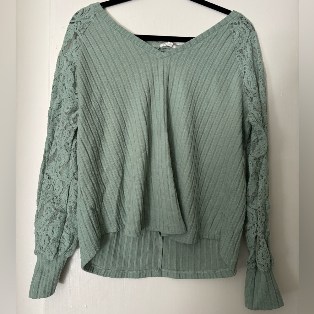 Green top with long lace sleeves